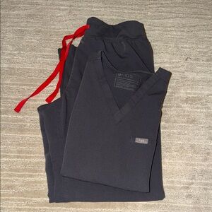 Figs Charcoal Scrub Set